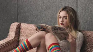Dakota Fanning: Vintage charm in Rainbow Socks