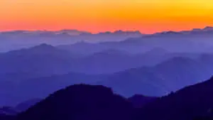 Enjoy the beauty and tranquility of a sunny day in Blue Mountain