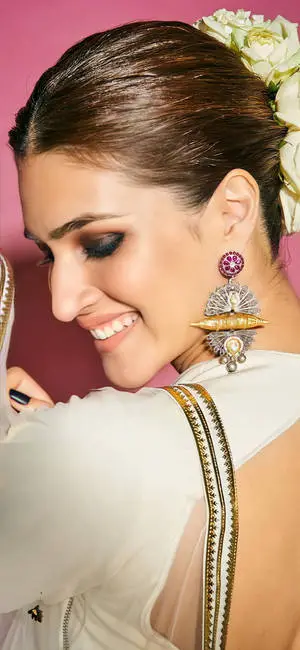 Kriti Sanon Floral HD