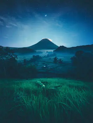 Captivating Mountain Landscape for iPhone Display
