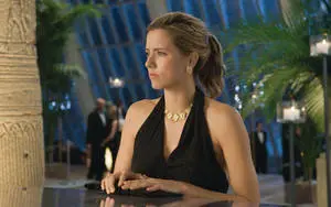 Téa Leoni As Gwen