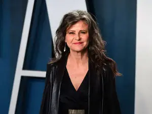 Tracey Ullman Black Outfit